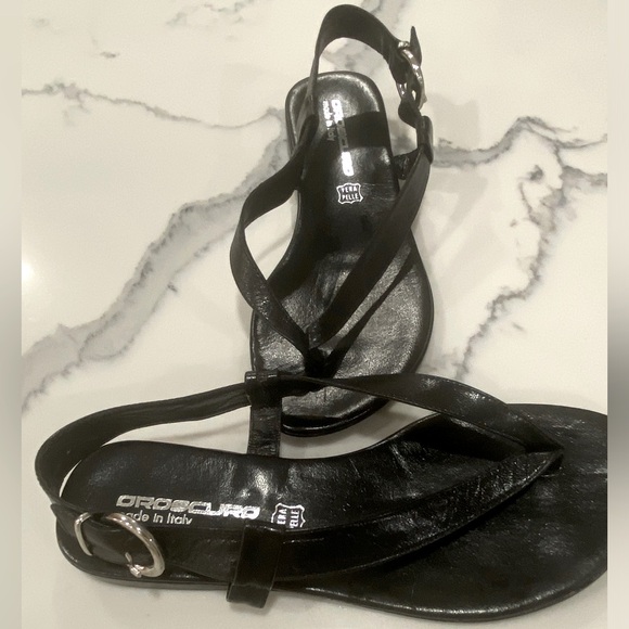 Black flat sandals - Picture 1 of 2